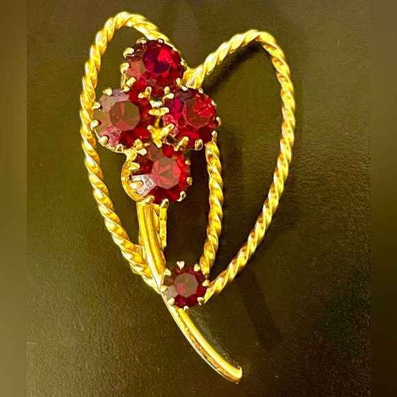 Vintage Gold Rope and Ruby Crystal Brooch - Picture 1 of 8